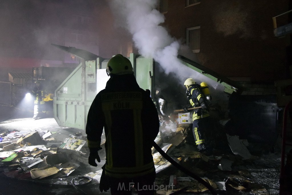 Feuer Papp Presscontainer Koeln Hoehenberg Bochumerstr P276.JPG - Miklos Laubert